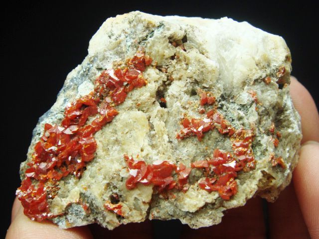 90g Attractive Red WULFENITE Crystal Mineral   