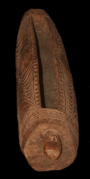 Garamut, slit gong drum, papua new guinea, oceanic art  