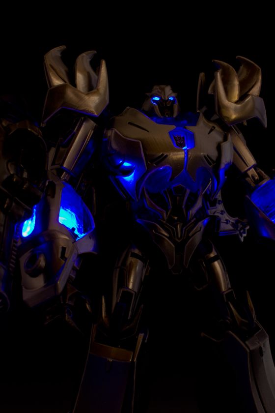   Transformers Prime Voyager MEGATRON w/ Blood of Unicron 6 LEDs