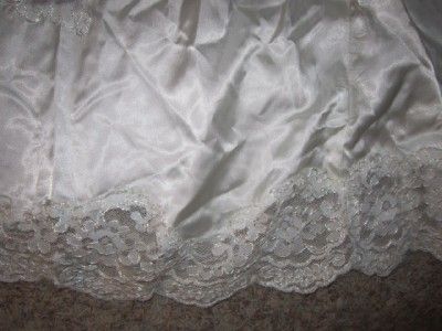   80S 90S WEDDING DRESS * ROYAL PRINCESS GOWN* LACE W/TRAIN  