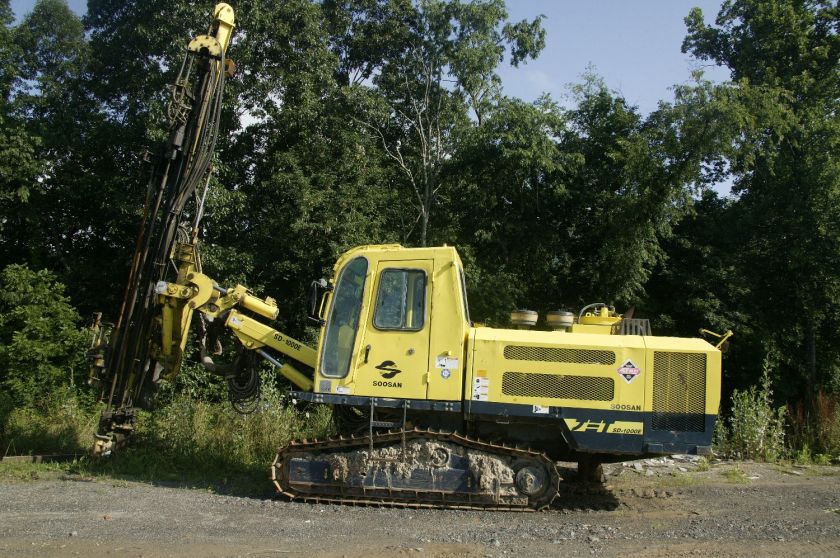 SOOSAN ROCK DRILL CUMMINS MOTOR ENCLOSED CAB  