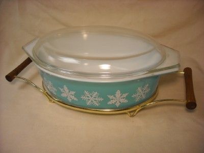   PYREX 2 1/2 QT CASSEROLE WITH A CRADLE & LID SNOWFLAKE EXCELLENT COND