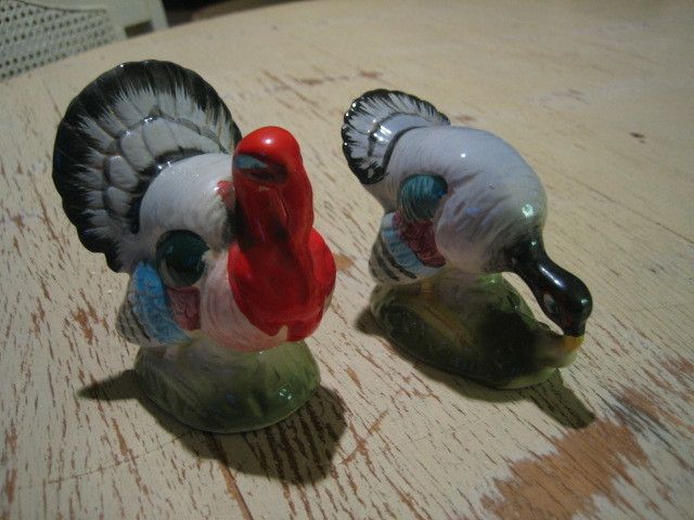 VINTAGE TURKEY SALT & PEPPER SHAKERS FOR THANKSGIVING JAPAN  