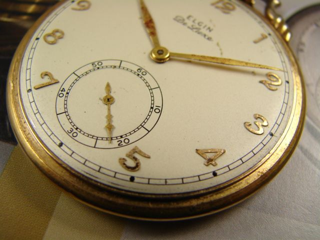   1939 17 JEWEL ELGIN DELUXE 542 THIN POCKET WATCH RAISED GOLD #s  