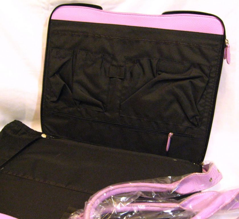 IT ALSO COMES WITH A SMALL ZIPPERED BAG TO PUT YOUR PERSONAL ITEMS IN 