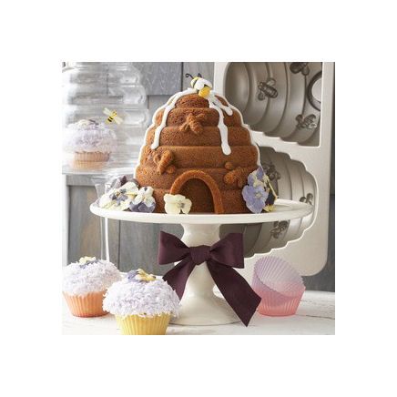 Nordic Ware Beehive 3D Cast Aluminum Bundt Baking Pan Features