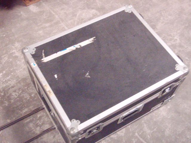 APOLLO EXPLORER QX575A PROJECTOR IN SHIPPING CASE ON WHEELS USED 