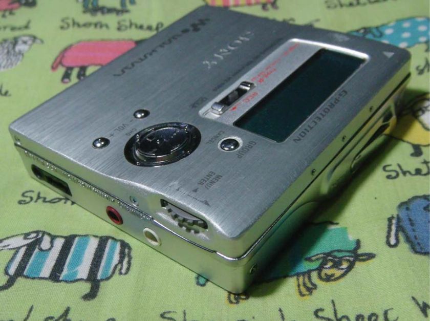 SONY WALKMAN PORTABLE MINIDISC RECORDING PLAYER **SONY MZ R909 MDLP 