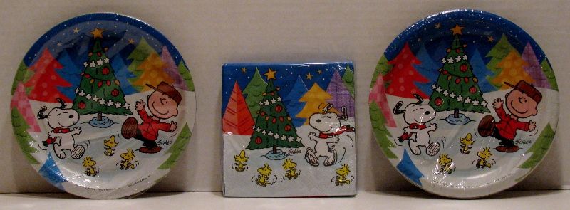   Snoopy Christmas Party 16 Dessert Plates Beverage Napkins Hallmark