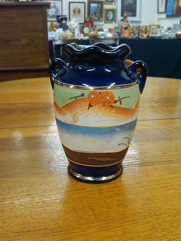 Satsuma Vase with Bird on it Made Japan  